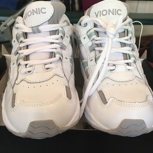 New in box vionic sneakers